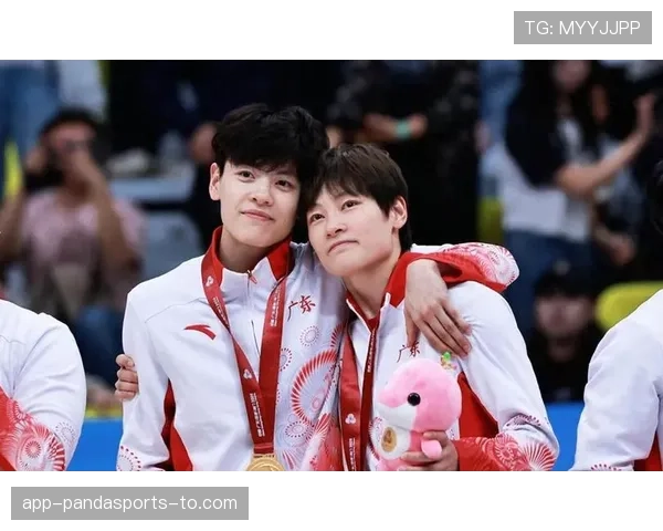 杨力维这日常，比场上拼命还夸张，鞋柜里藏着一季的球鞋你信？