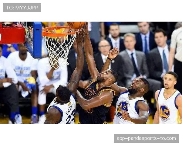 尤因内线防守抢断提升明显 拉开篮板对比差距